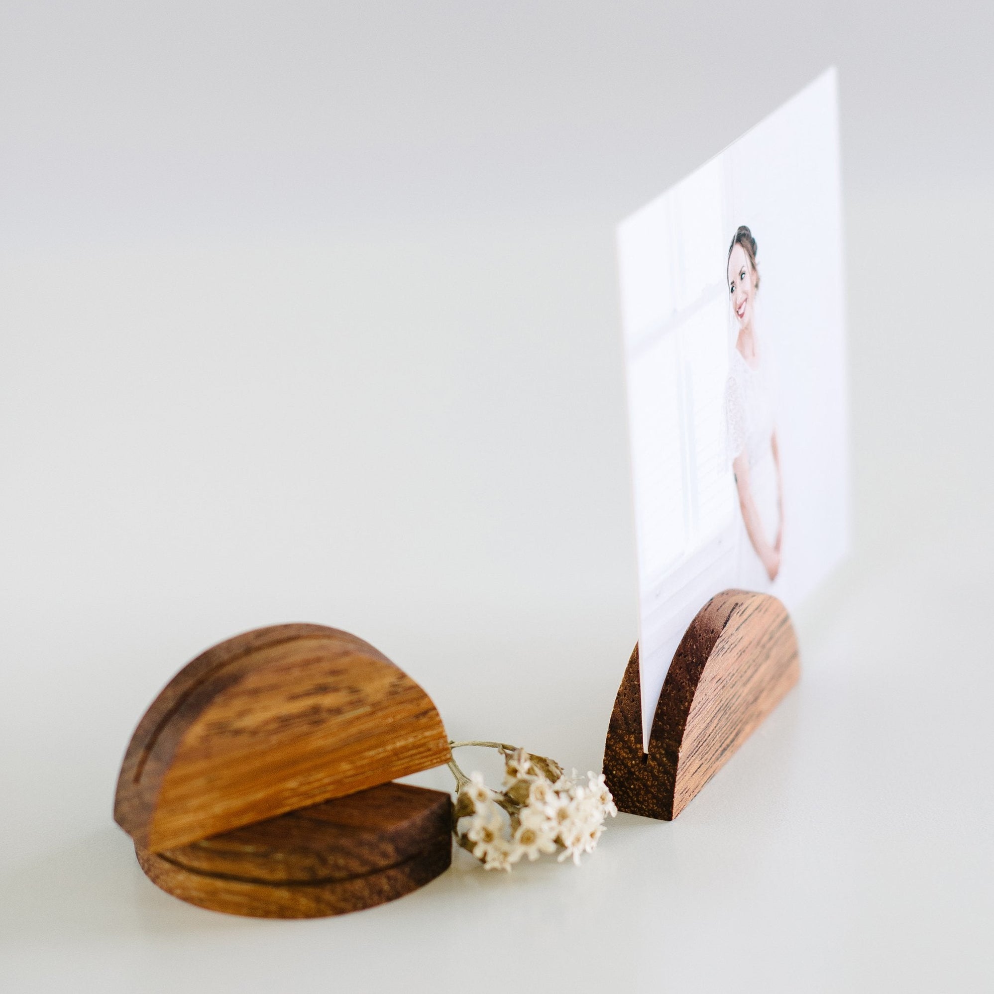 Small Arch Timber Photo Stand – In The Daylight