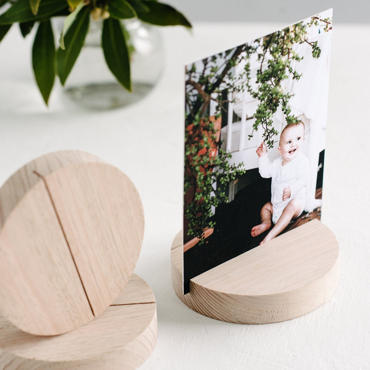 Large Circle Timber Photo Stand – In The Daylight